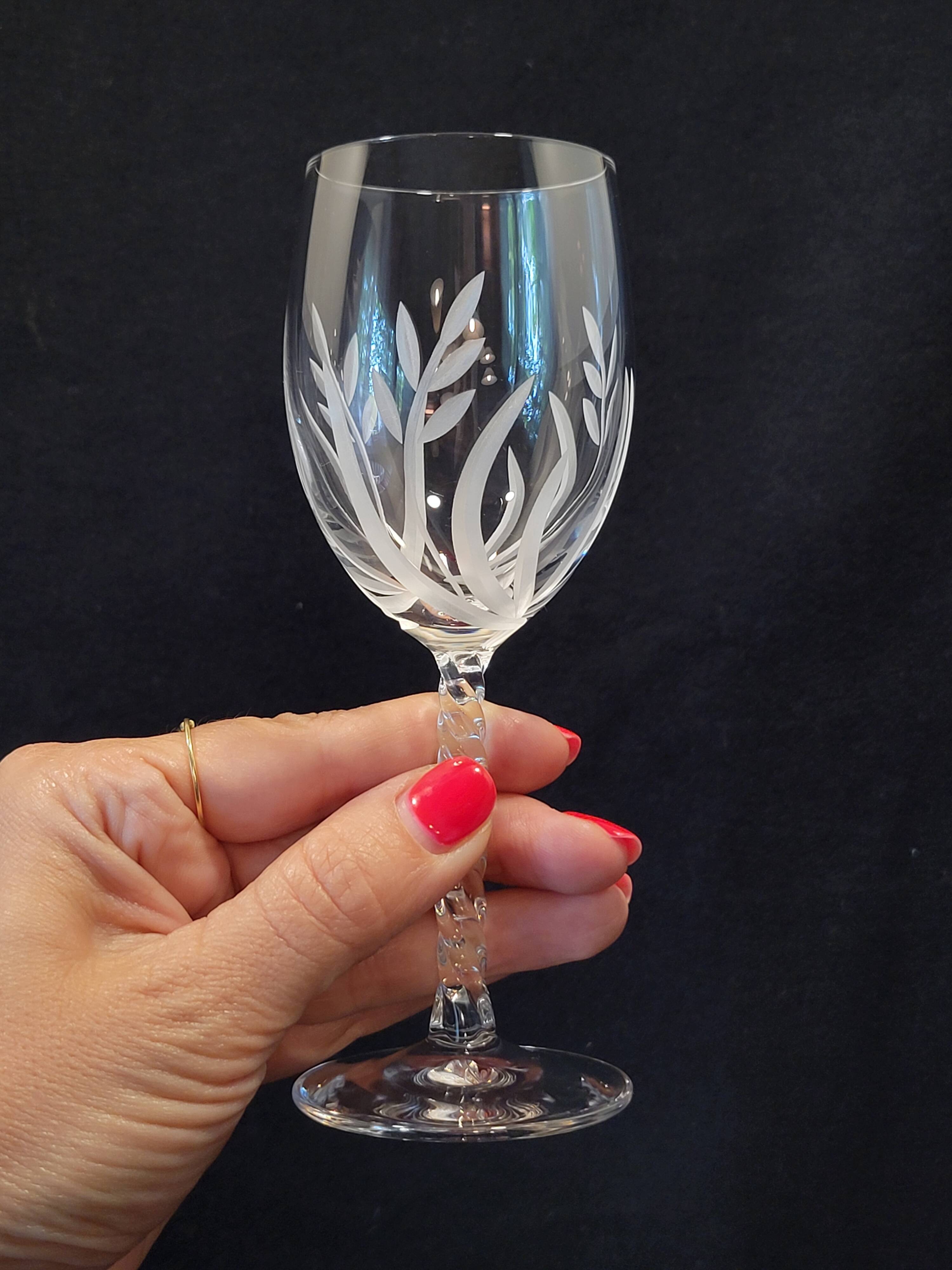 12 White Wine Glasses in Arques Crystal, Fleury Cut Flamépis Pattern