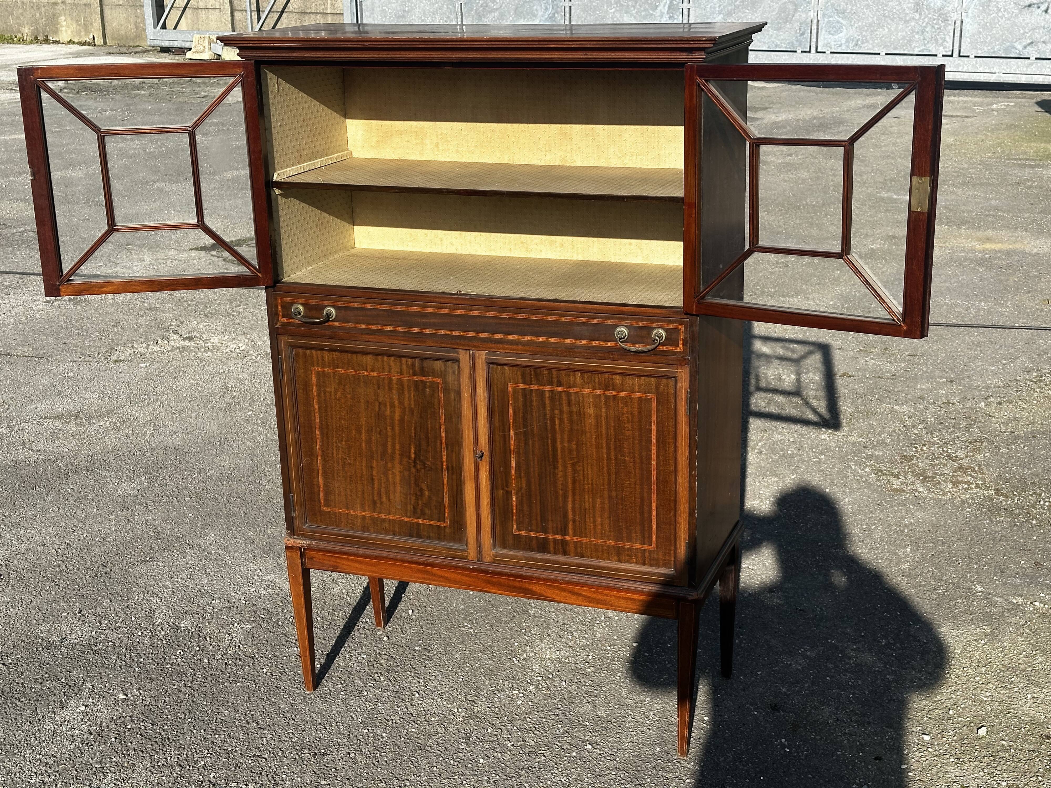 Vitrine buffet en acajou début XX e - Royaume Uni