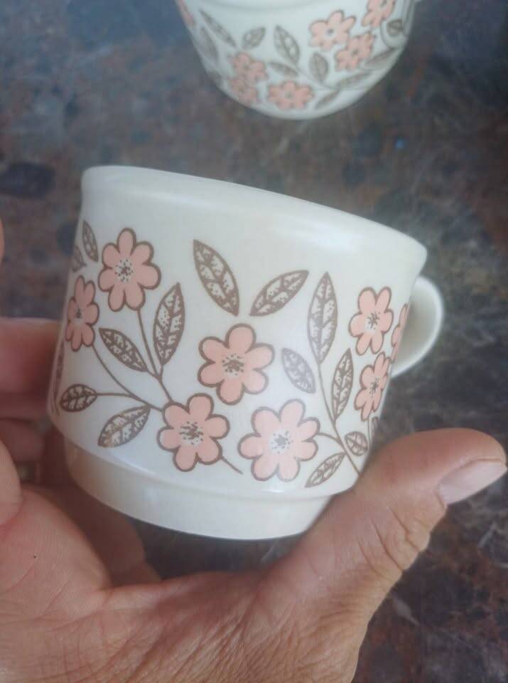 4 vintage Biltons mugs