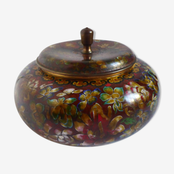 Boîte circulaire de forme ovoïde en cuivre émaillé cloisonné à motif floral