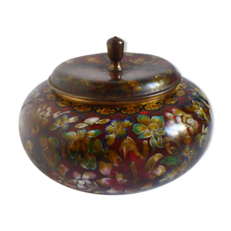 Boîte circulaire de forme ovoïde en cuivre émaillé cloisonné à motif floral