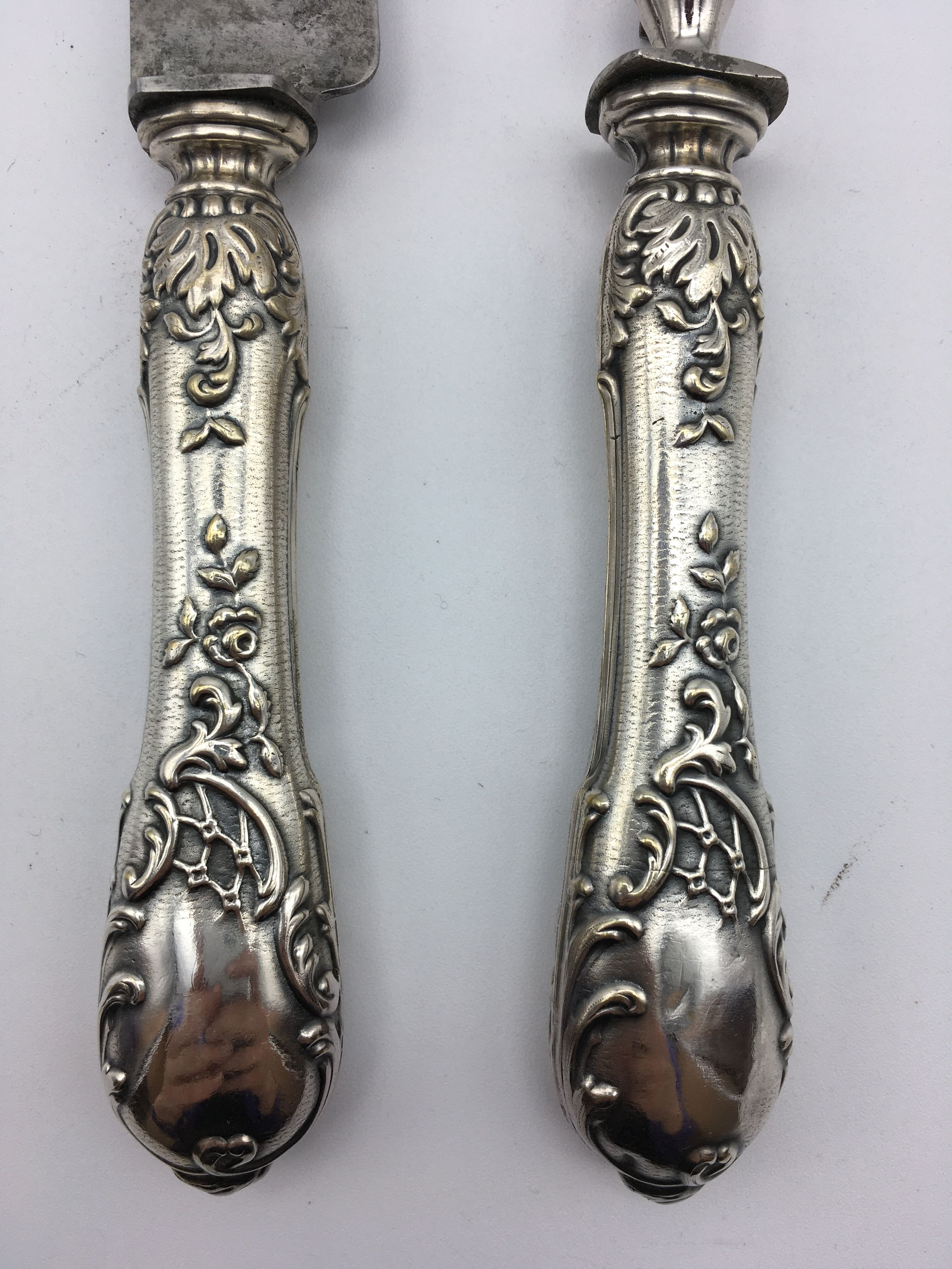 Box of cutlery with leg / roast silver filled.