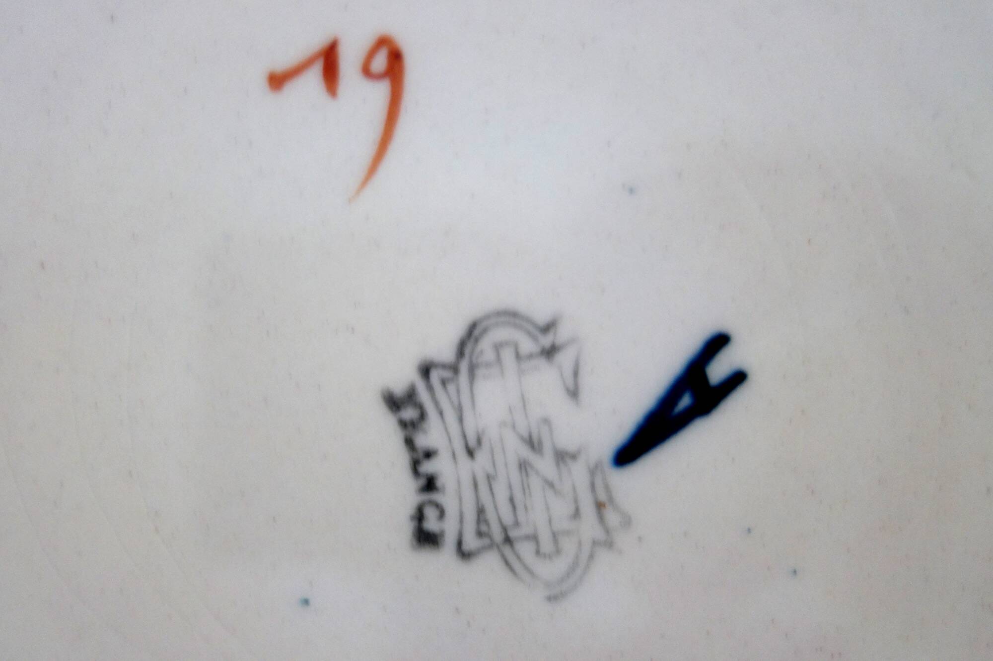 2 decorative wall plates Gien, circa 1900