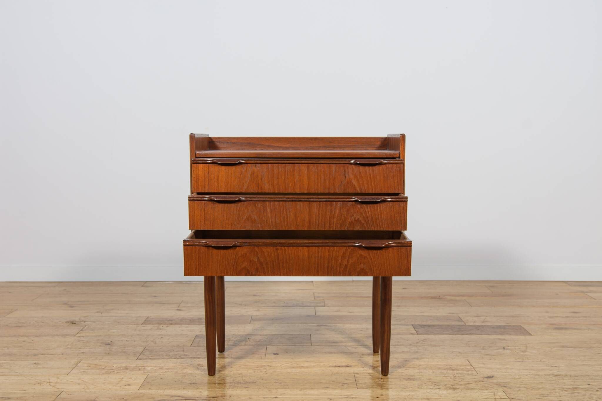 Small teak chest of drawers from the 1960s by Henning Jørgensen for Fredericia.