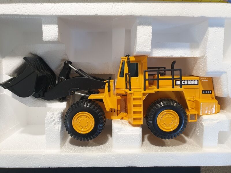 Joal Michigan L320 Compact Loader - Boxed - Reference 239 - Scale 1:50