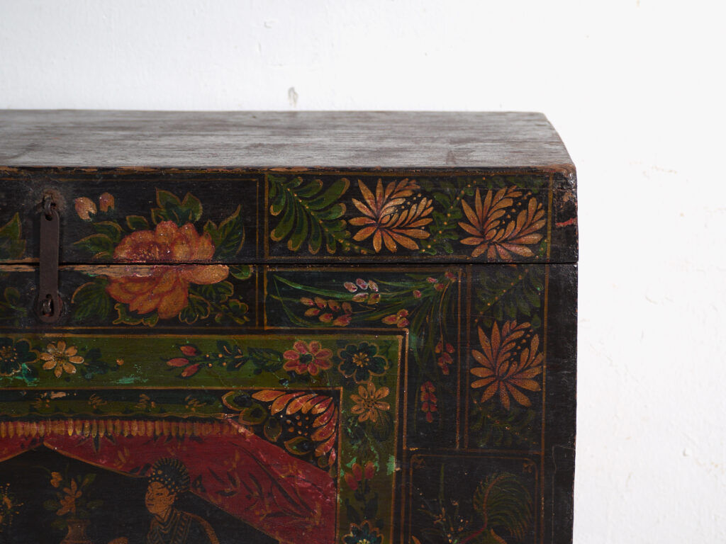 Antique chest painted in pine wood – China, around 1900