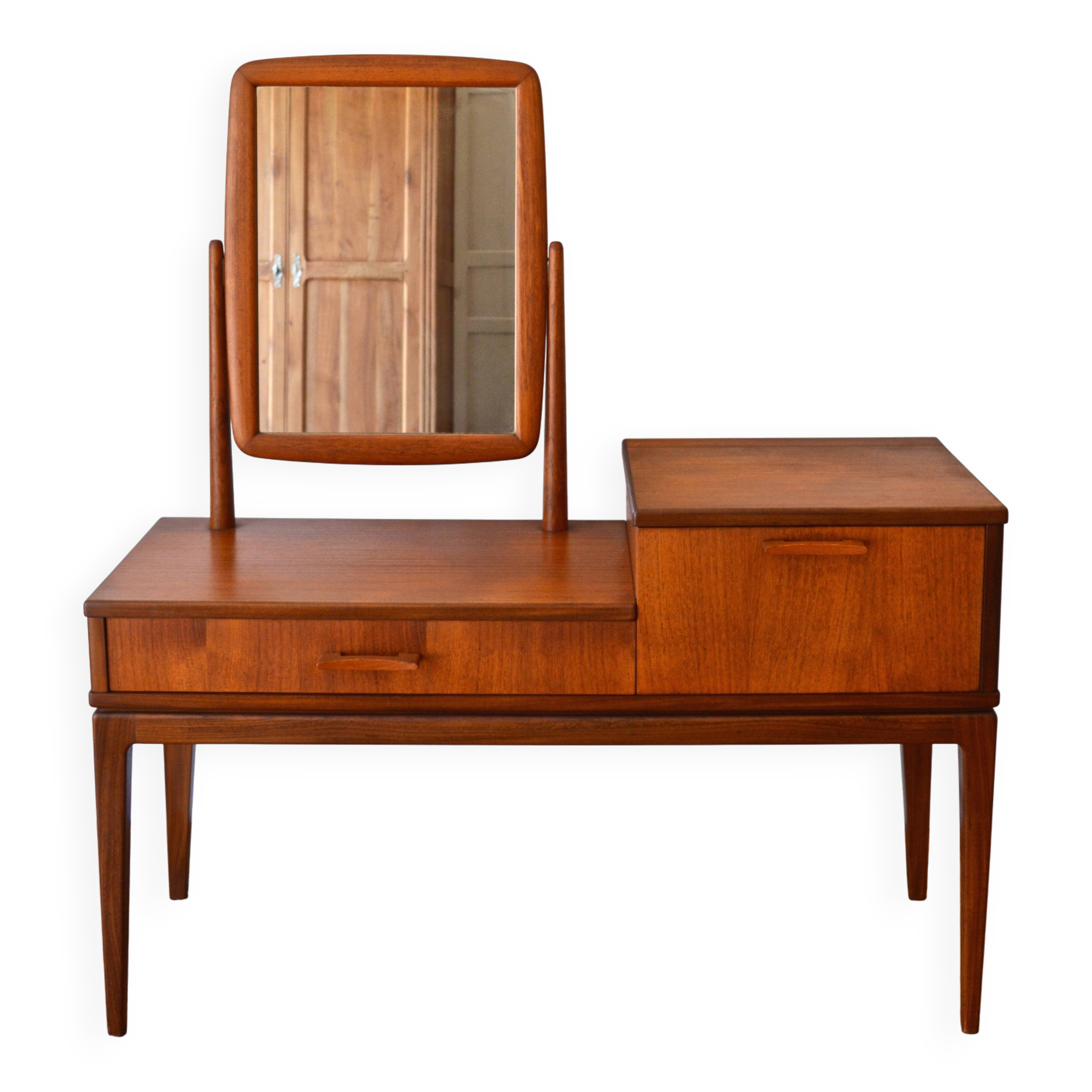 Scandinavian dressing table