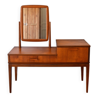 Scandinavian dressing table