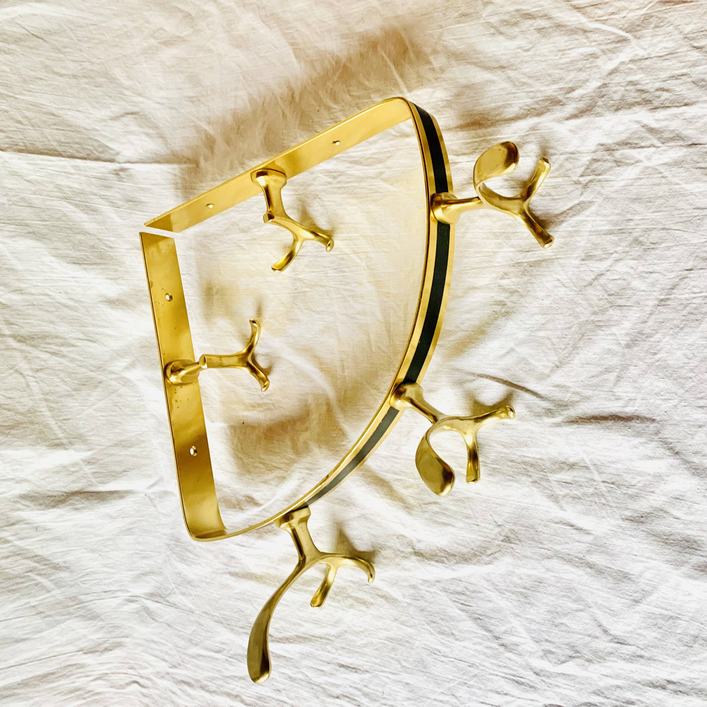 Antique gold aluminum corner wall coat rack