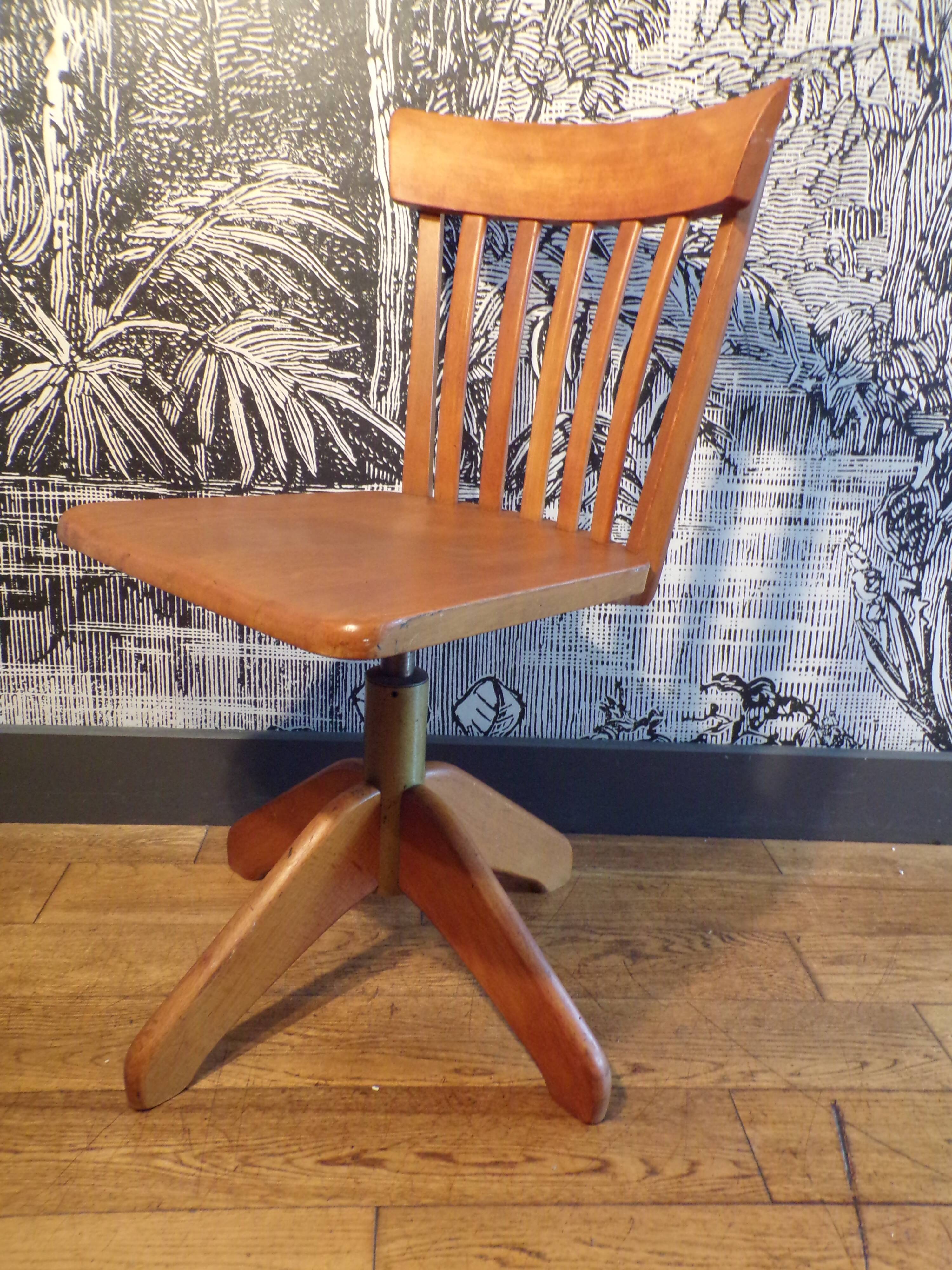 Chaise américaine pivotante