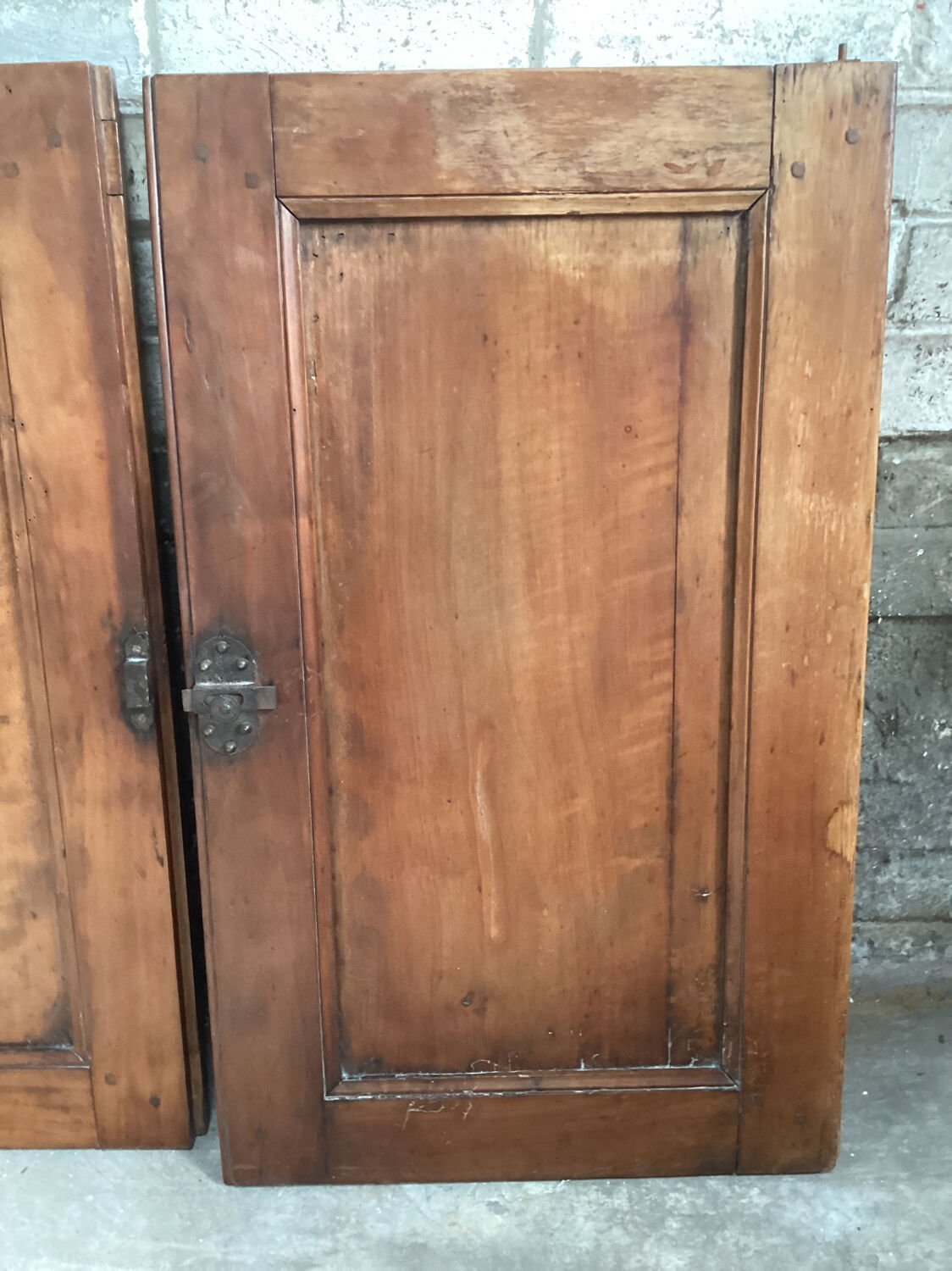 Paire de portes de placard ancienne