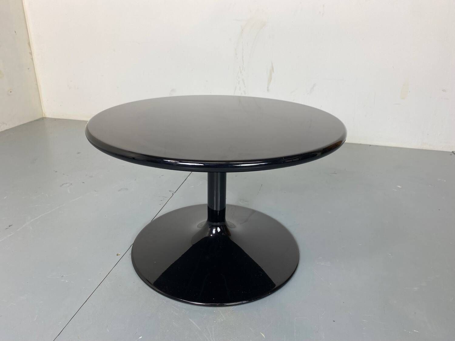Table Basse d'Appoint Ronde Noire par Pierre Paulin pour Artifort, 1970s