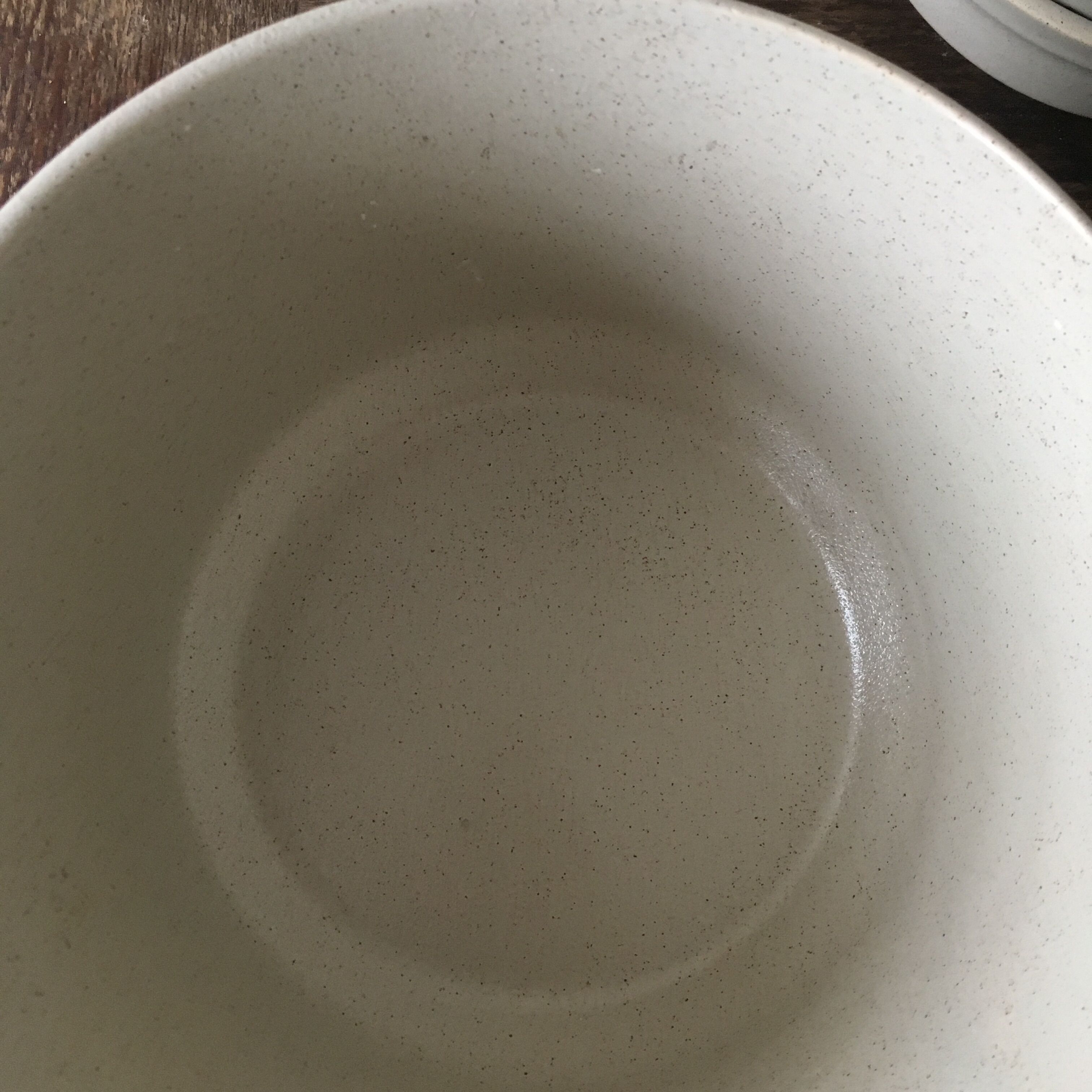 Salad bowl and 5 assorted hollow plates St-Amand Sologne