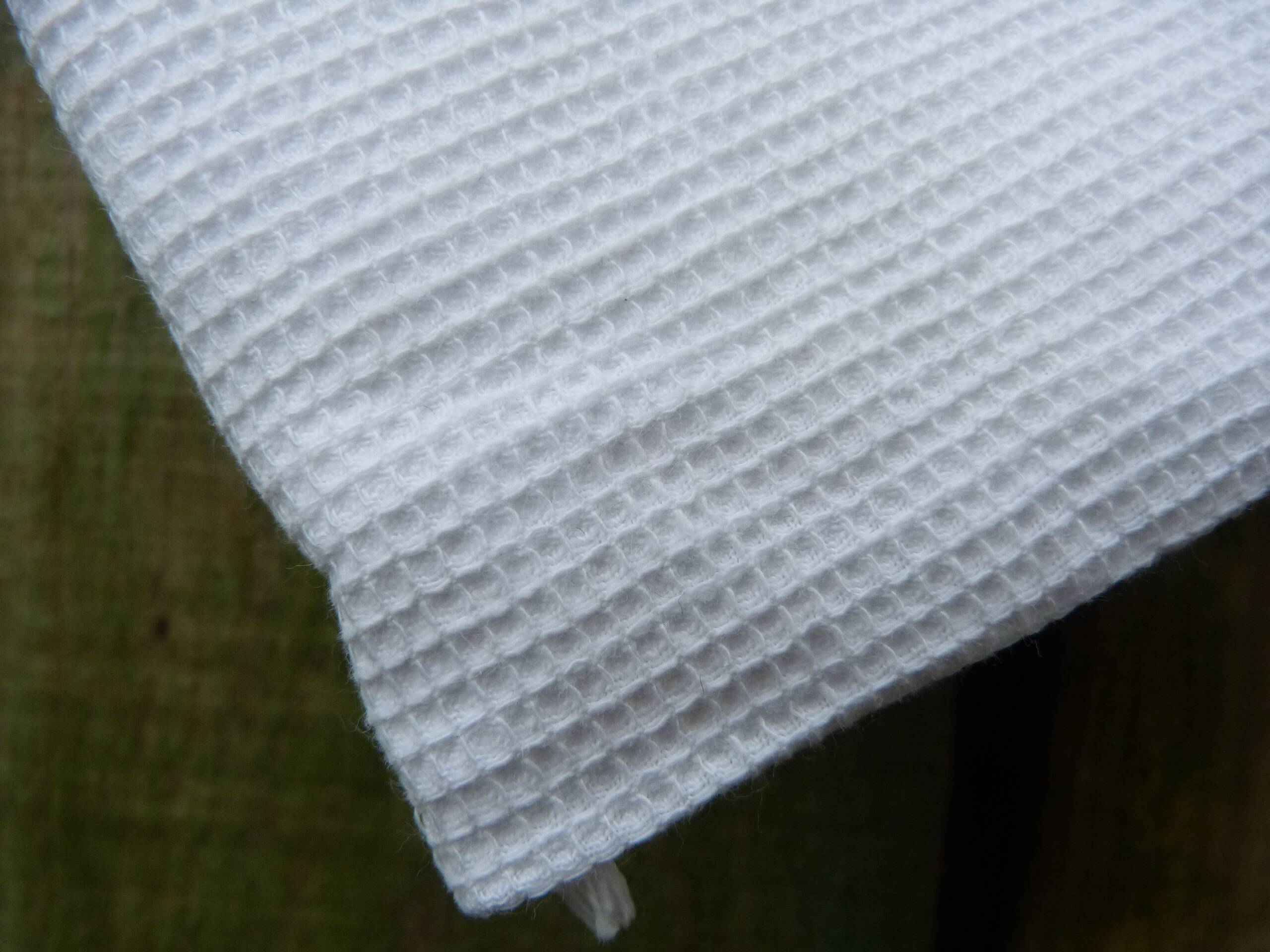 Old towel in white bee-niz cotton and red embroidery EM