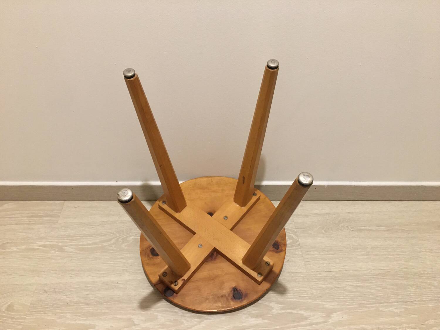 Tabouret rond en bois