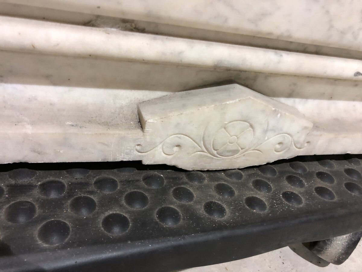 Gardener XVIIIth, century in molded marble, carved