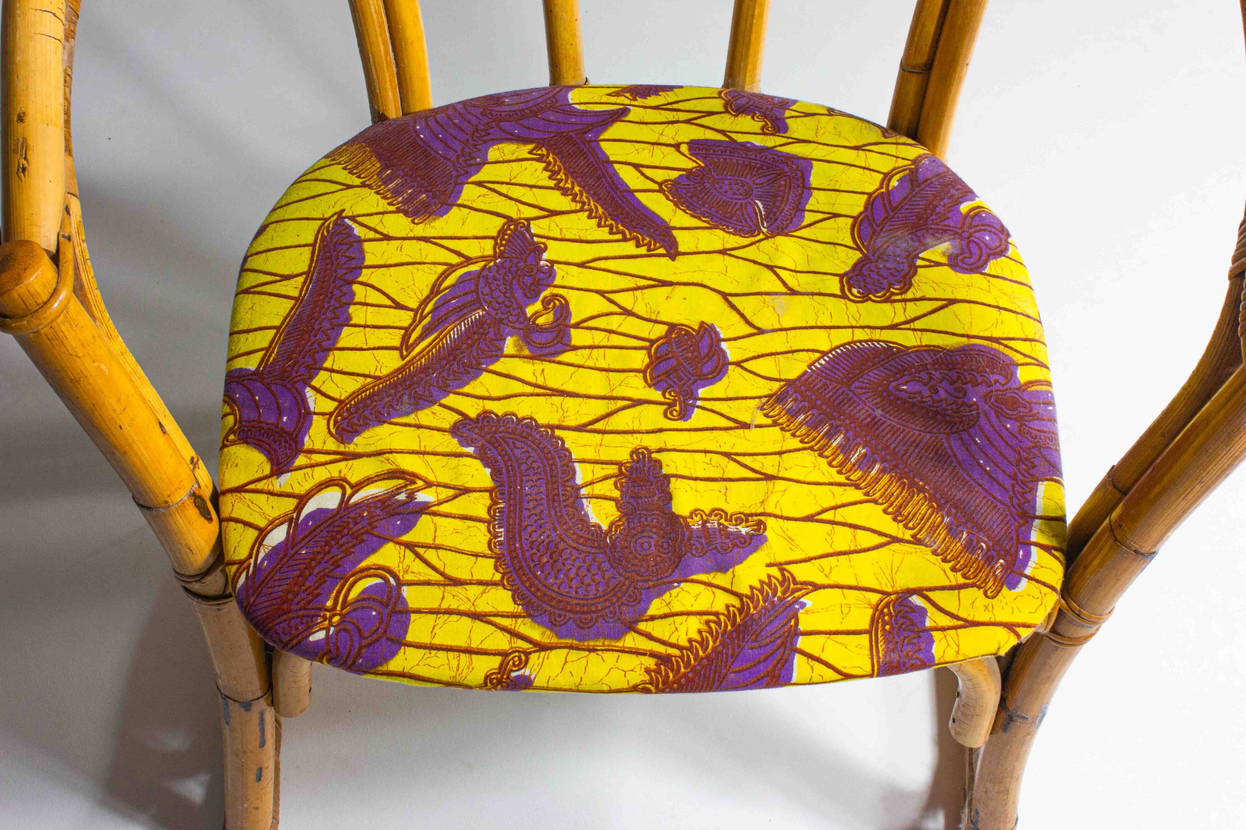 Ensemble funky de cinq chaises en bambou des années 60