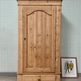 English bonnet maker with wardrobe (renovated)