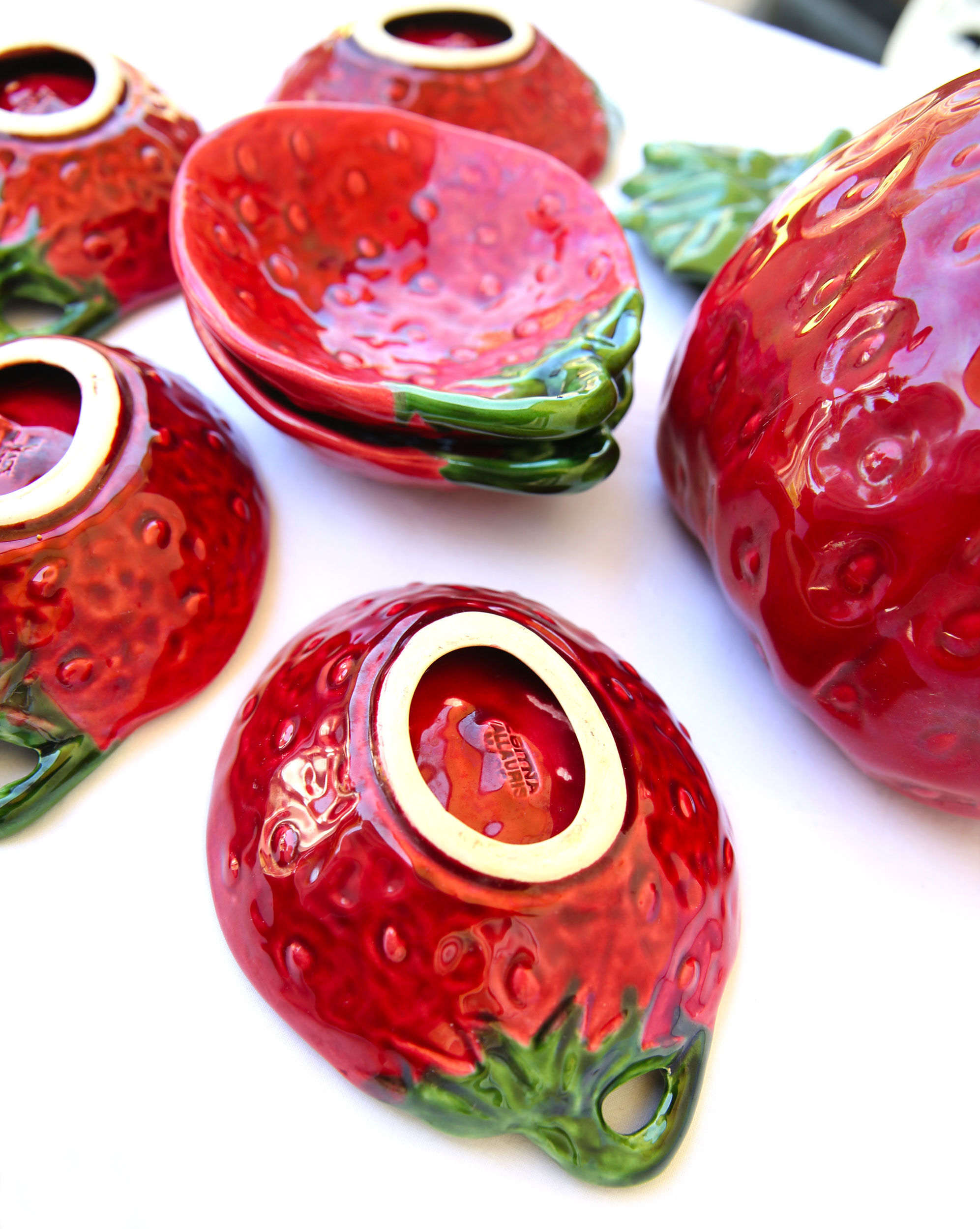 Salad bowl serving and 6 strawberry cups in Aegitna Vallauris