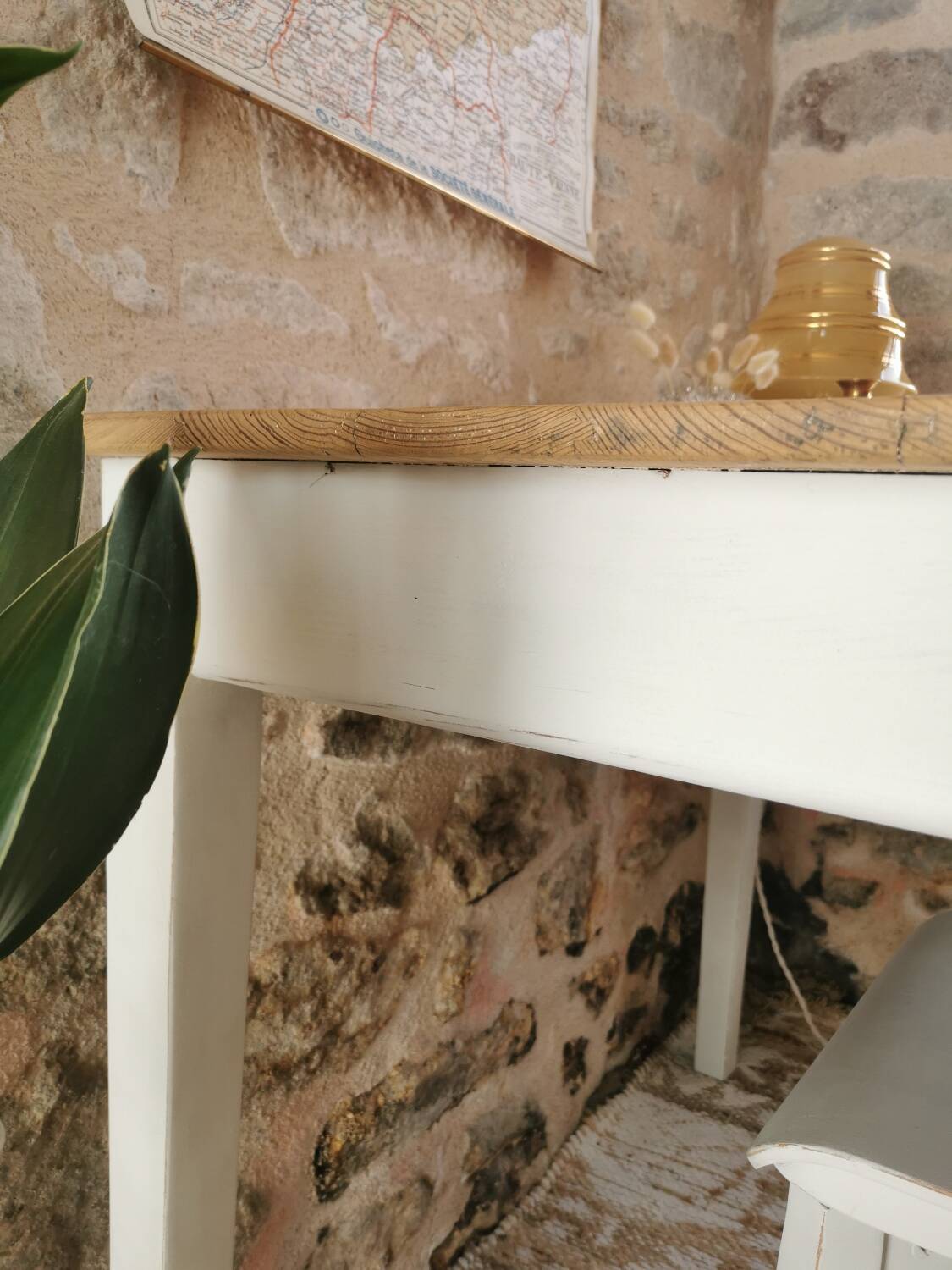 Small table, desk and its patinated chair