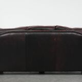 Red 2.5-seater Chesterfield sofa on wheels in English style