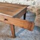 Table basse ancienne en chêne français – Table de ferme rustique du XIXe siècle avec tiroir et panneau de rangement coulissant, vers 1850