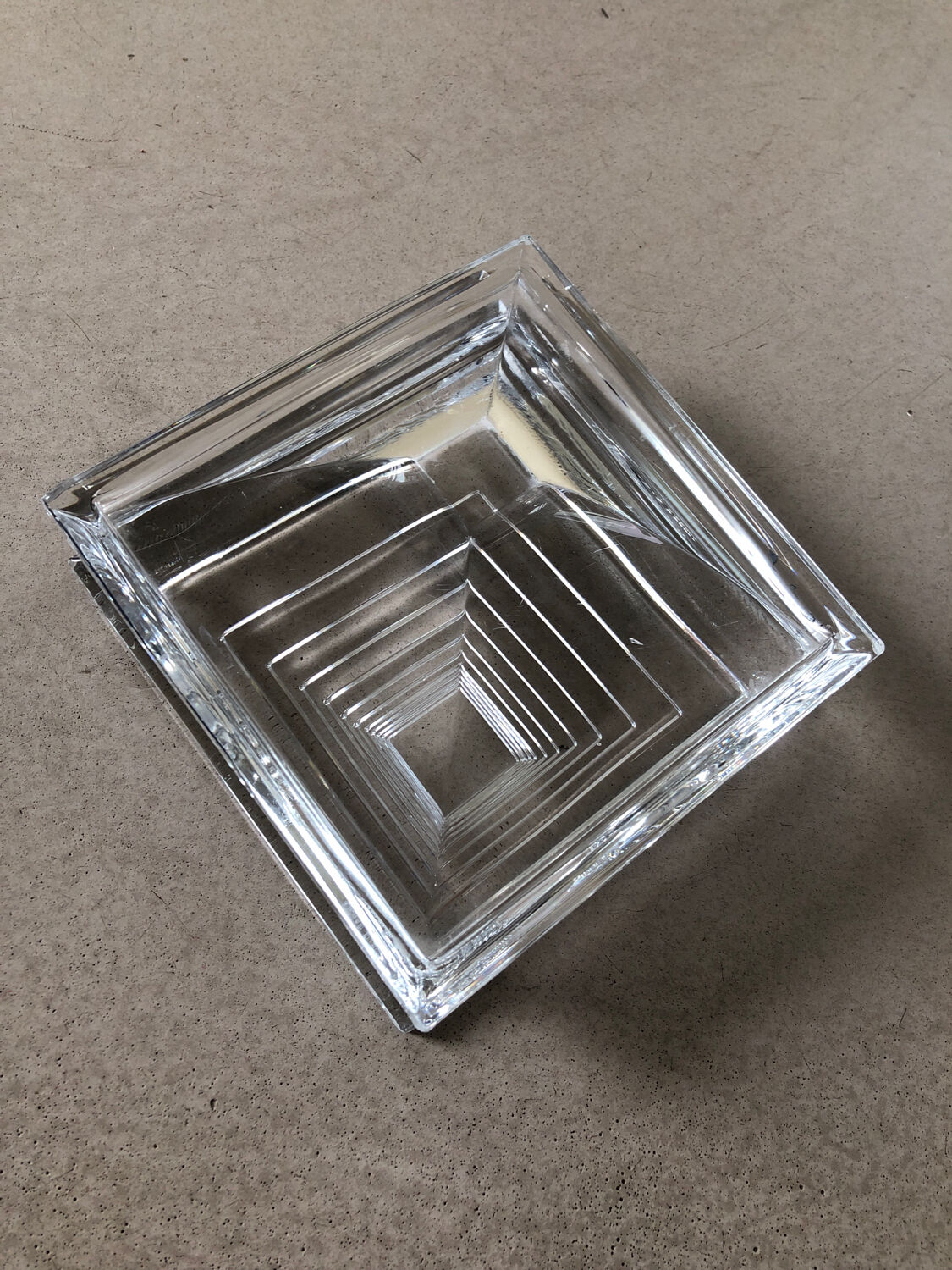 Daim empty pockets or crystal ashtray