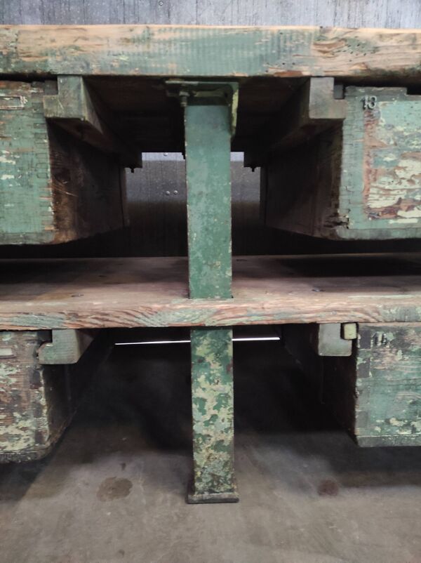 Meuble de métier, établi industriel en bois et métal, 8 tiroirs