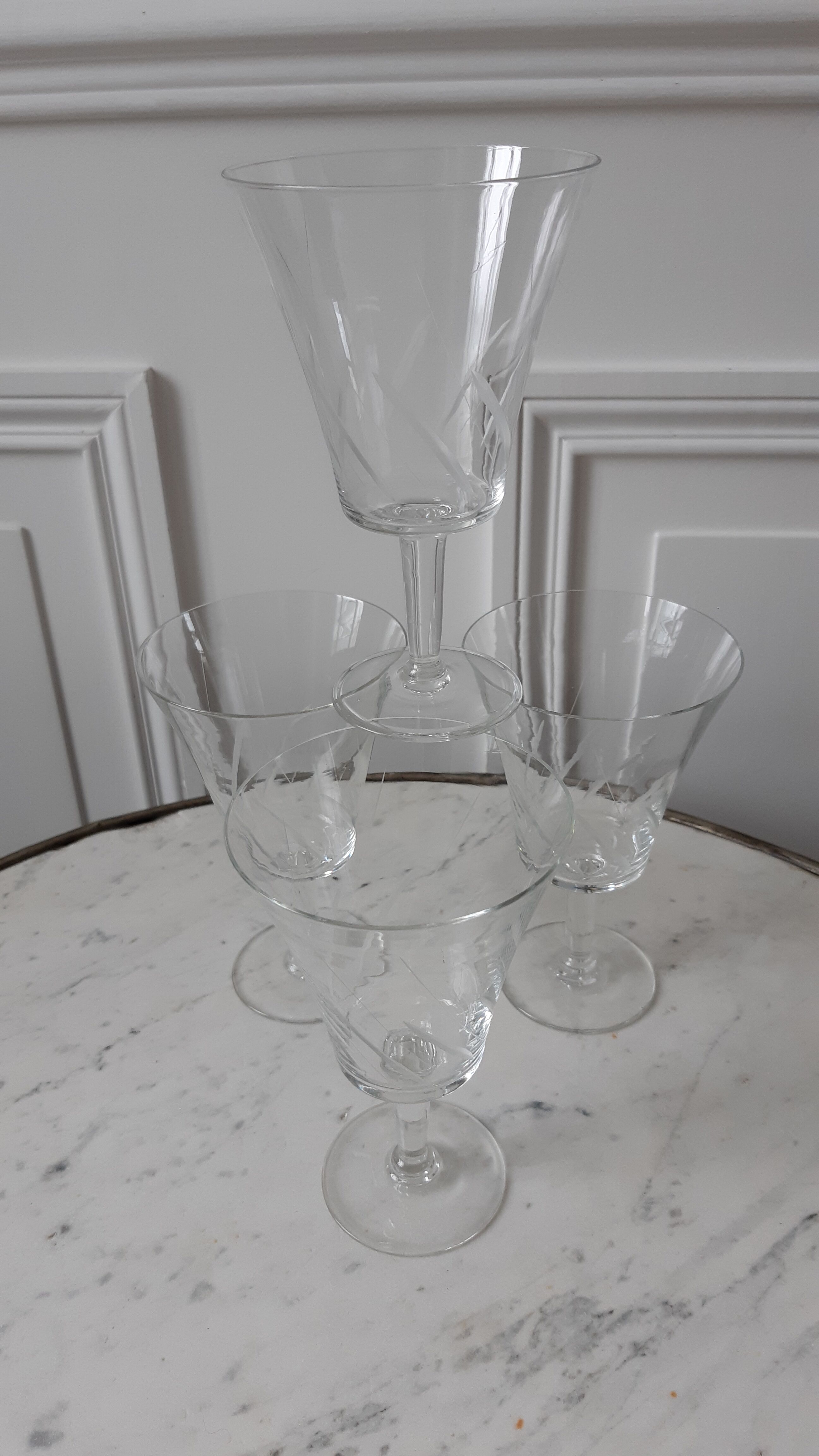 Set of 4 crystal glasses engraved 60s