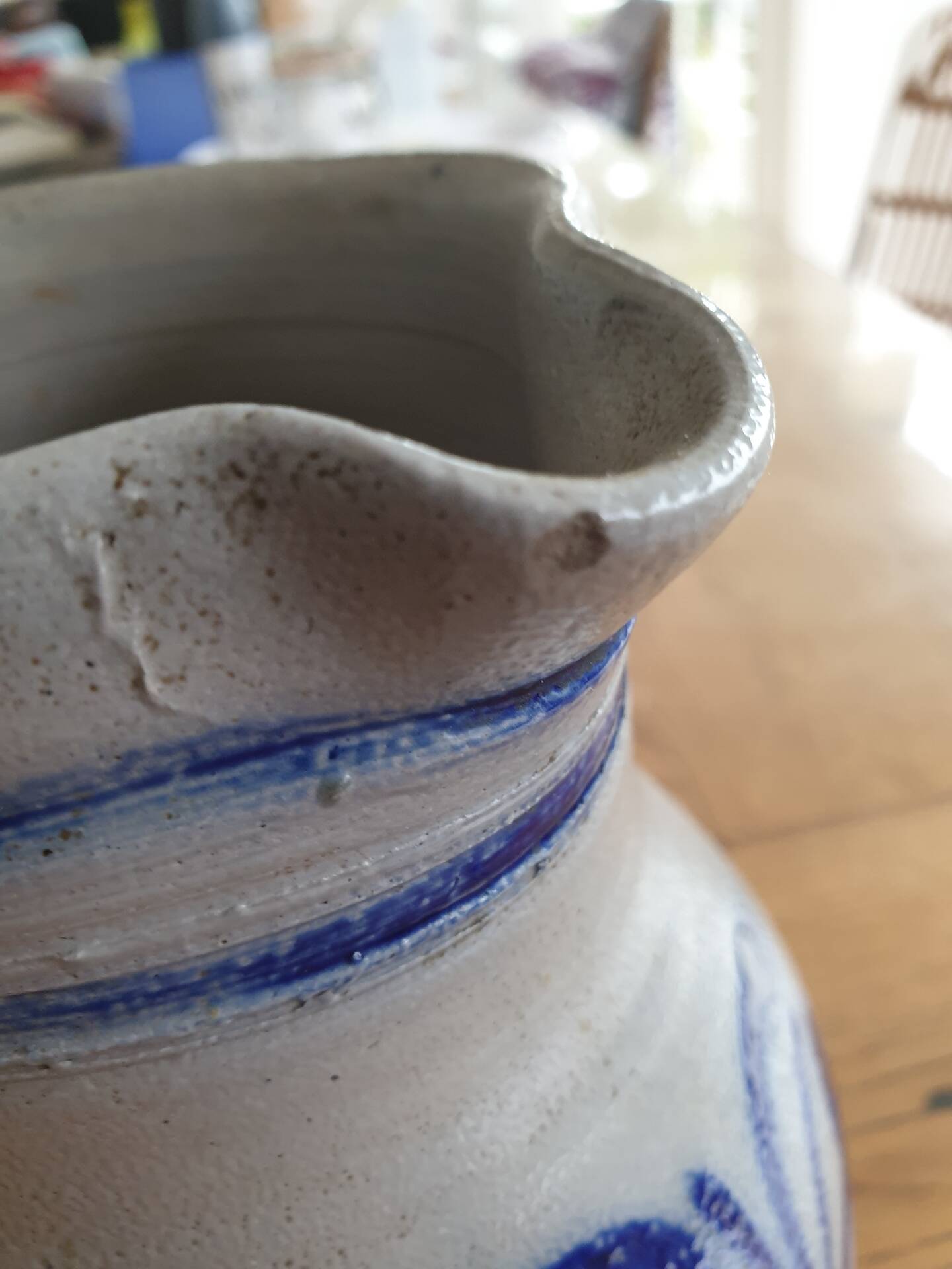 Grey carafe email decoration
