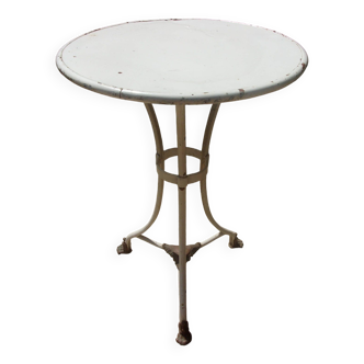 wrought iron pedestal table from Arras house Grassin on 3 claw feet