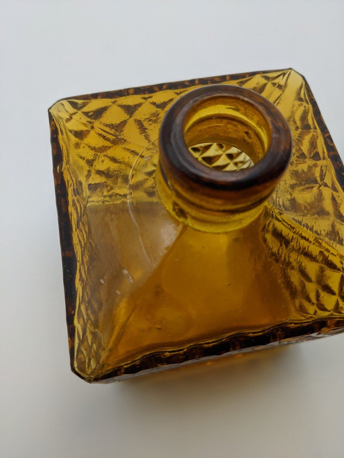 small square carafe, smoked brown