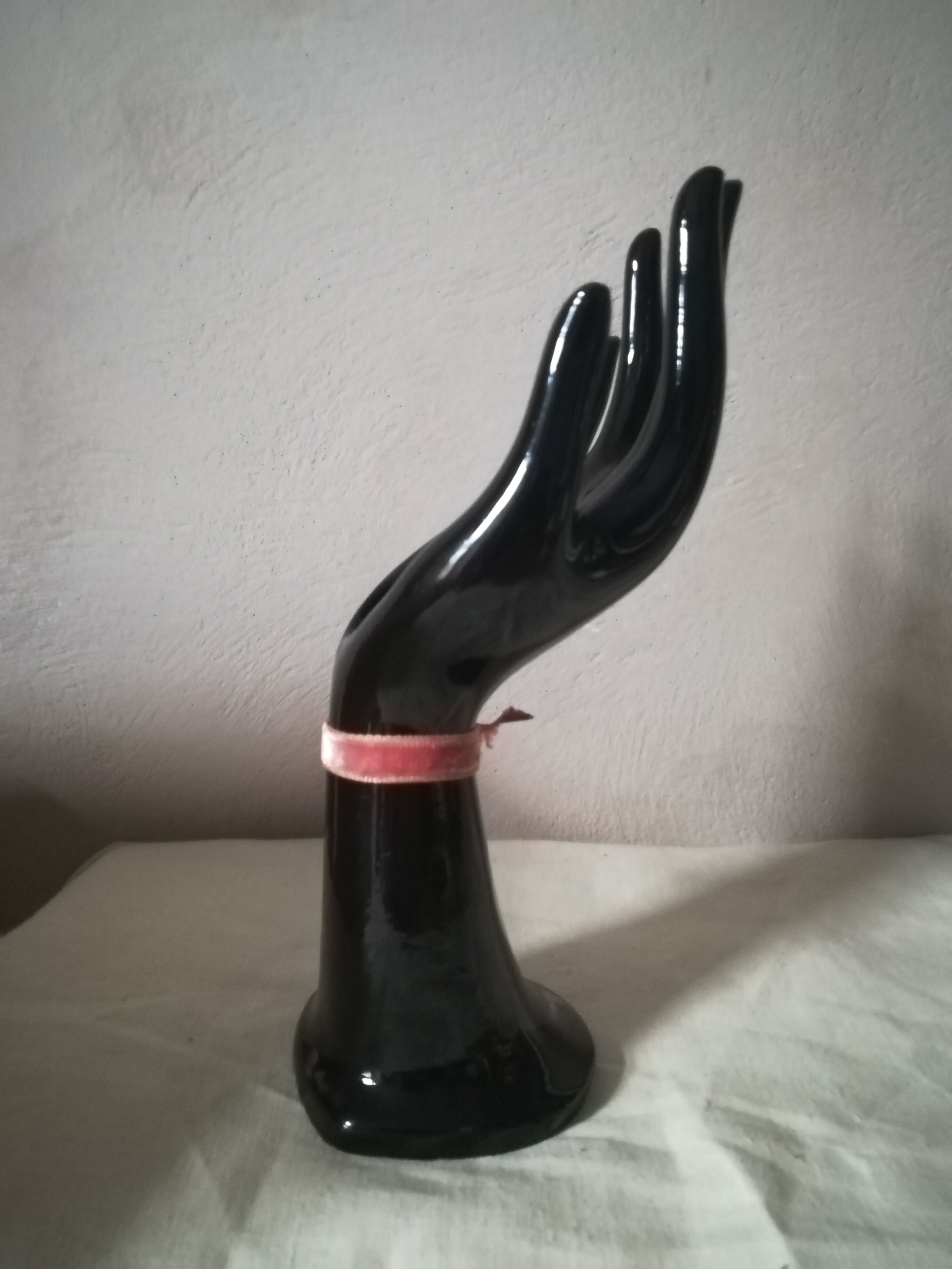 Baguier soliflore hand in black earthenware