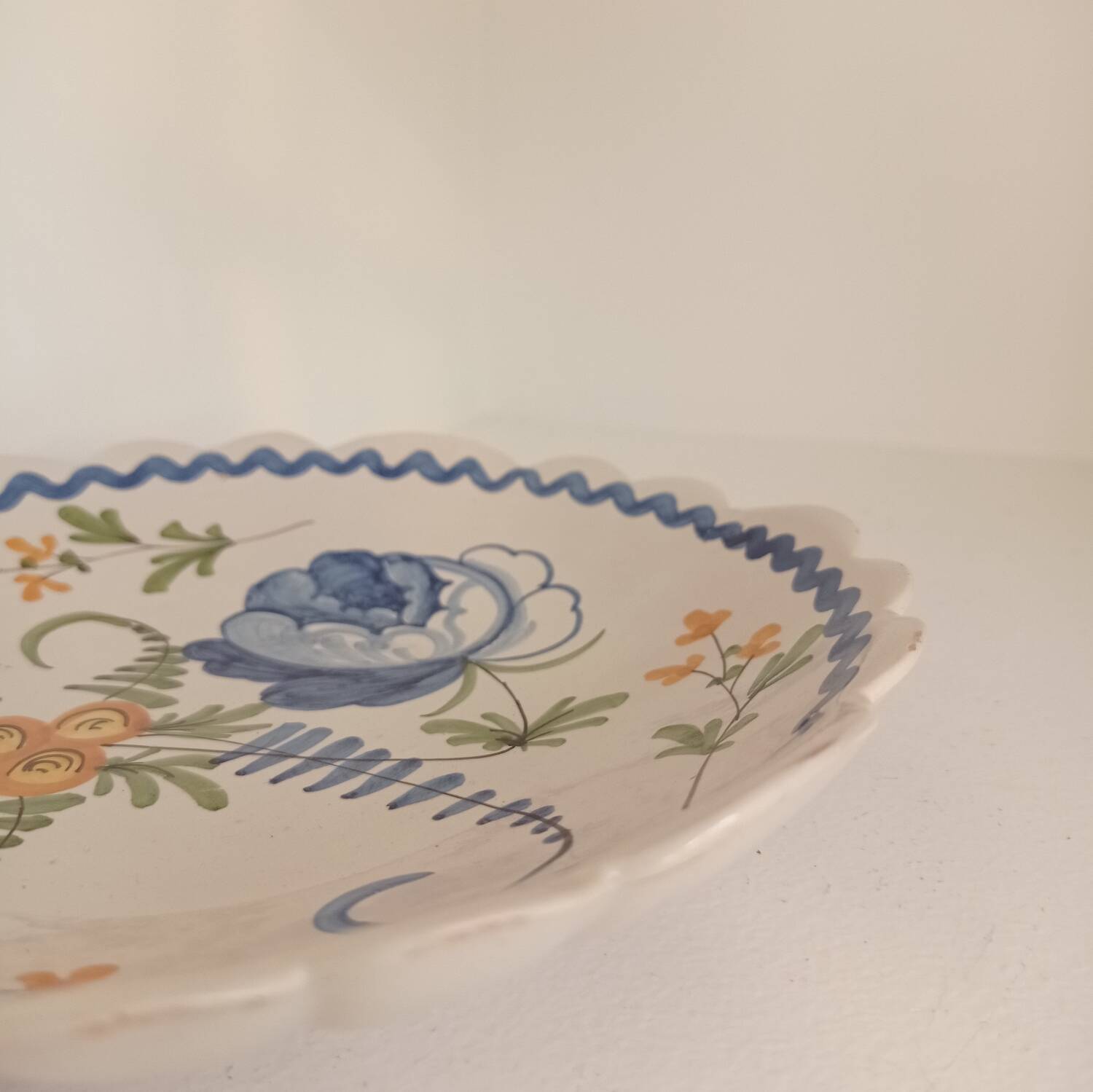 Scalloped decorative plate