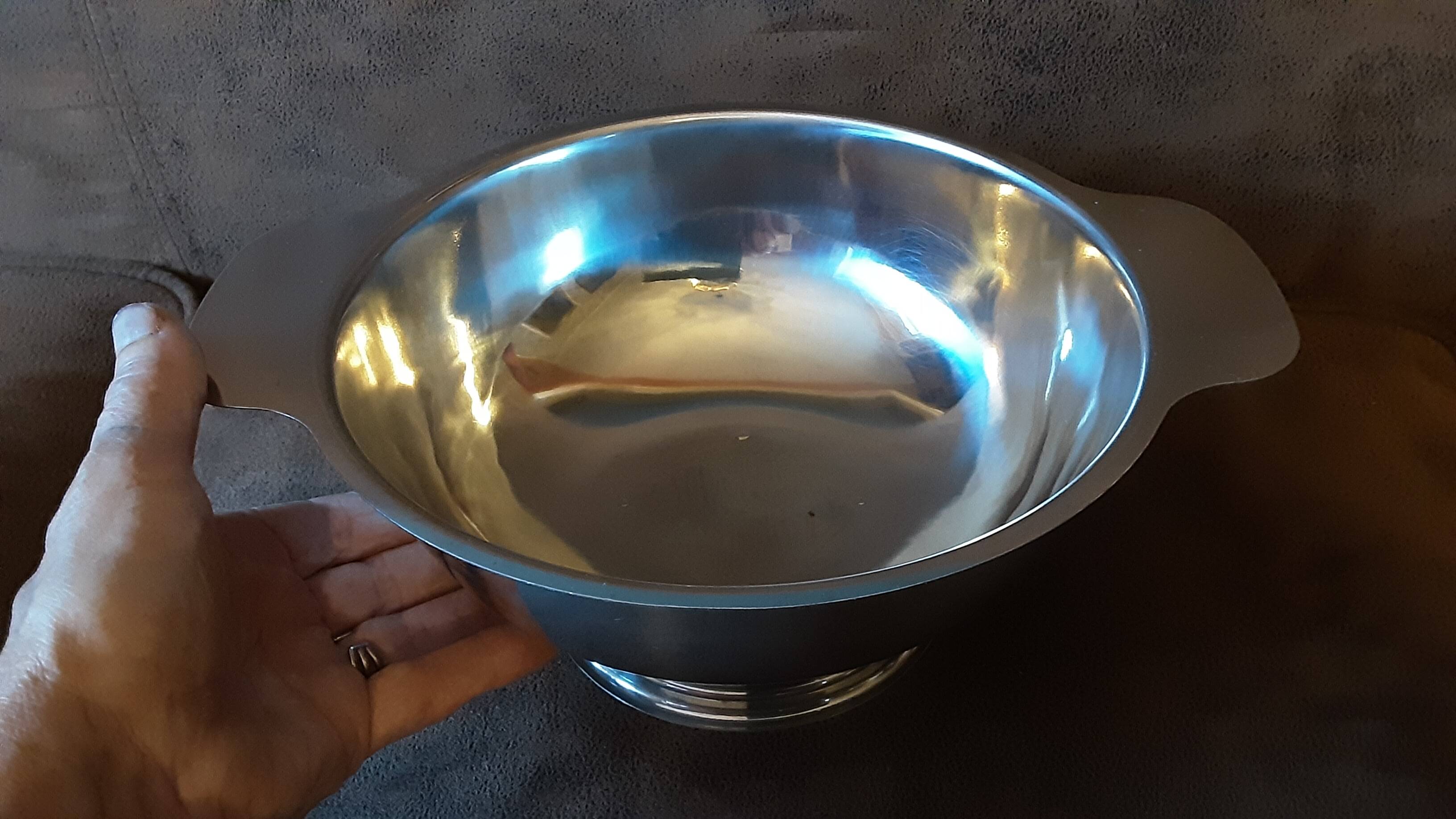 Stainless steel bowl