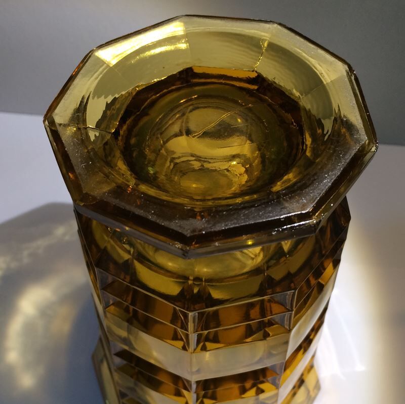 Vase style art déco en verre taillé