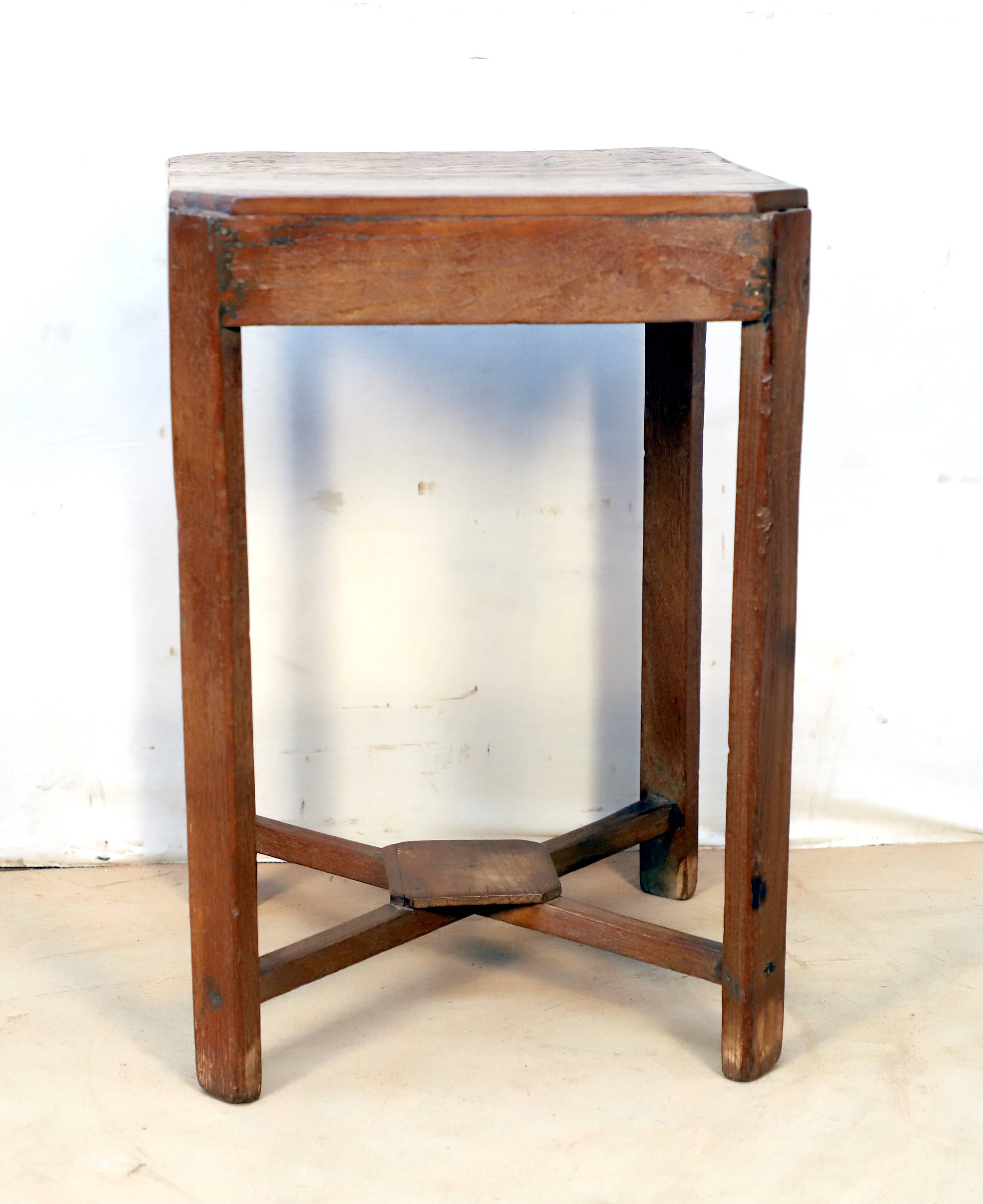 Table de chevet Art déco en teck birman