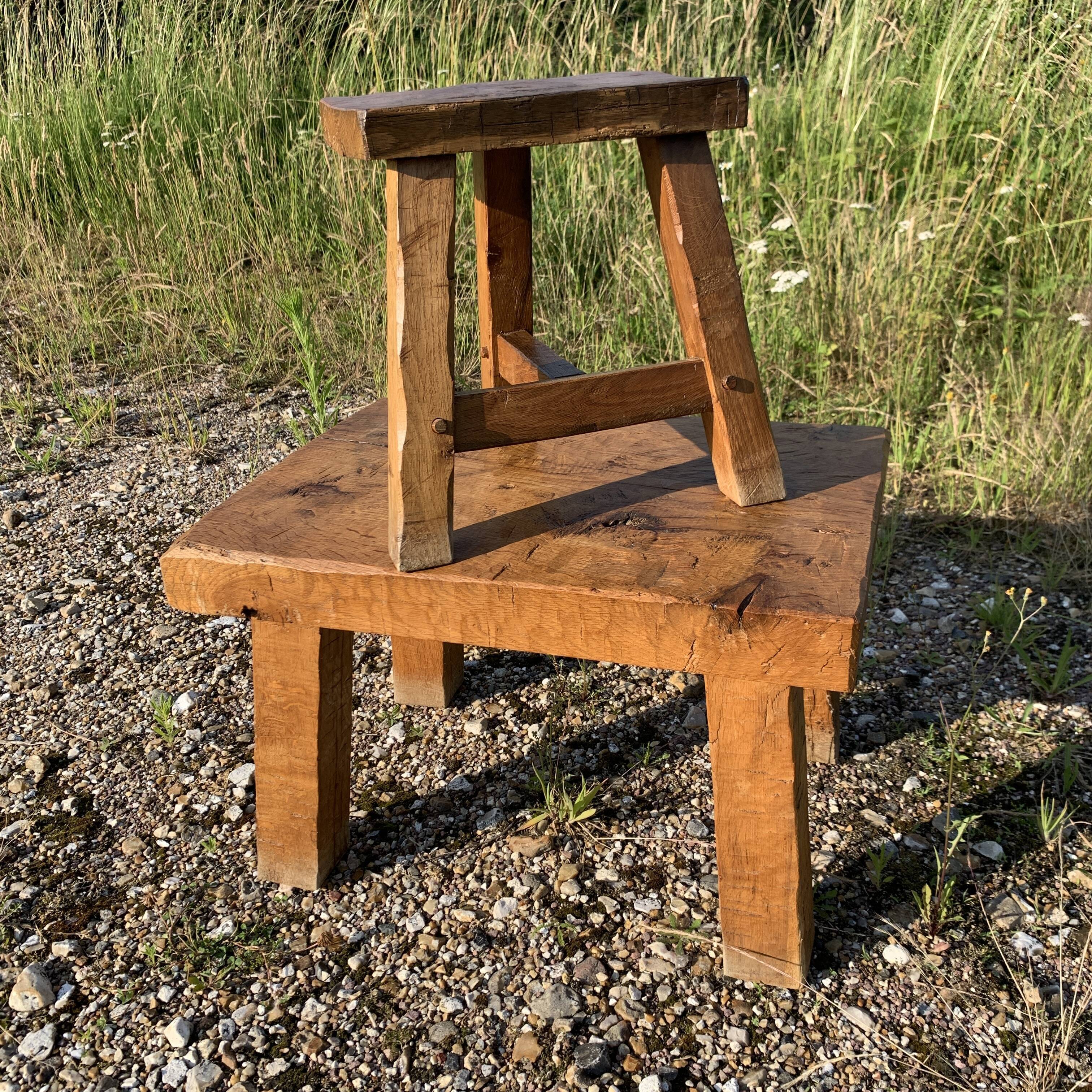 Coffee table and its brutalist style raw wood stool