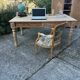 Grand bureau ancien en bois brut
