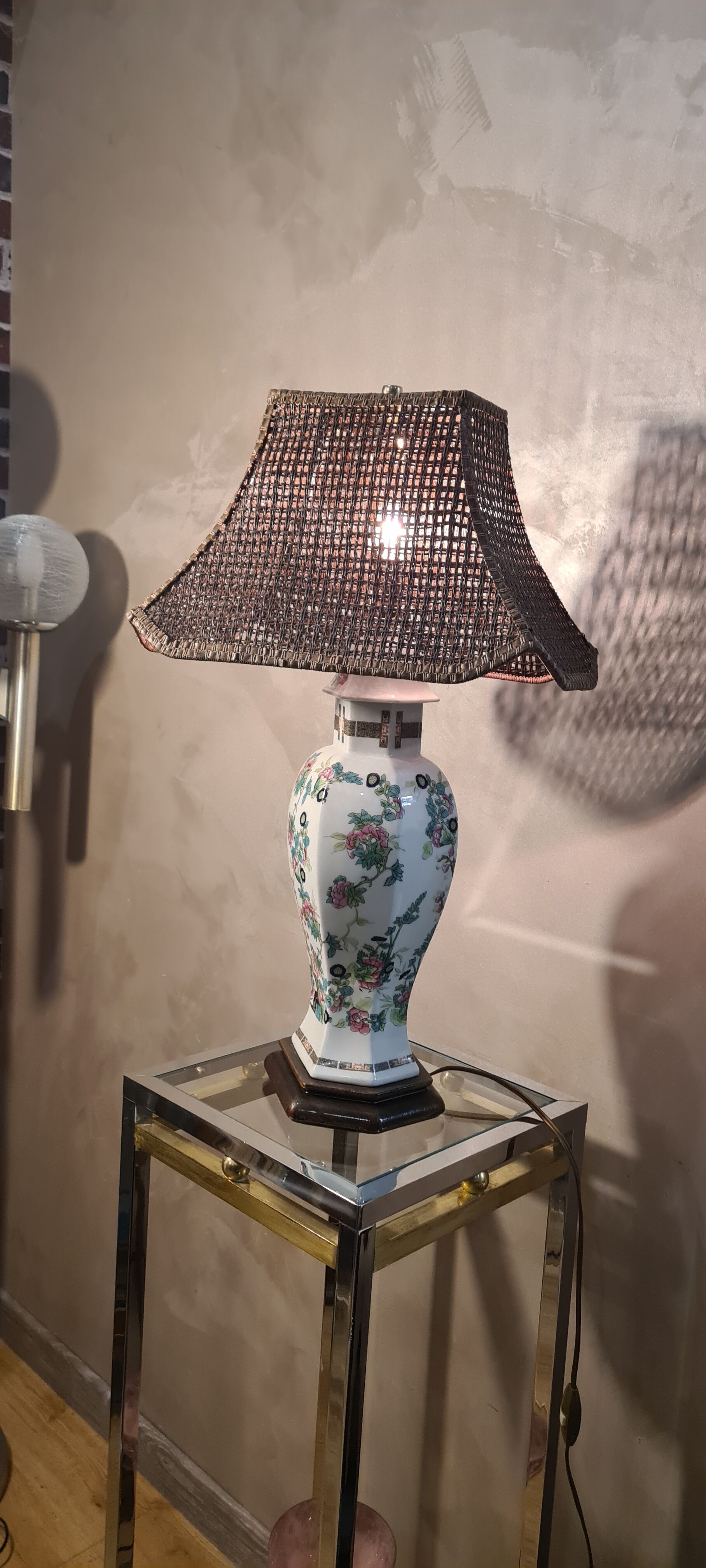 Asian lamp with wooden base, ceramic lamp foot 1940