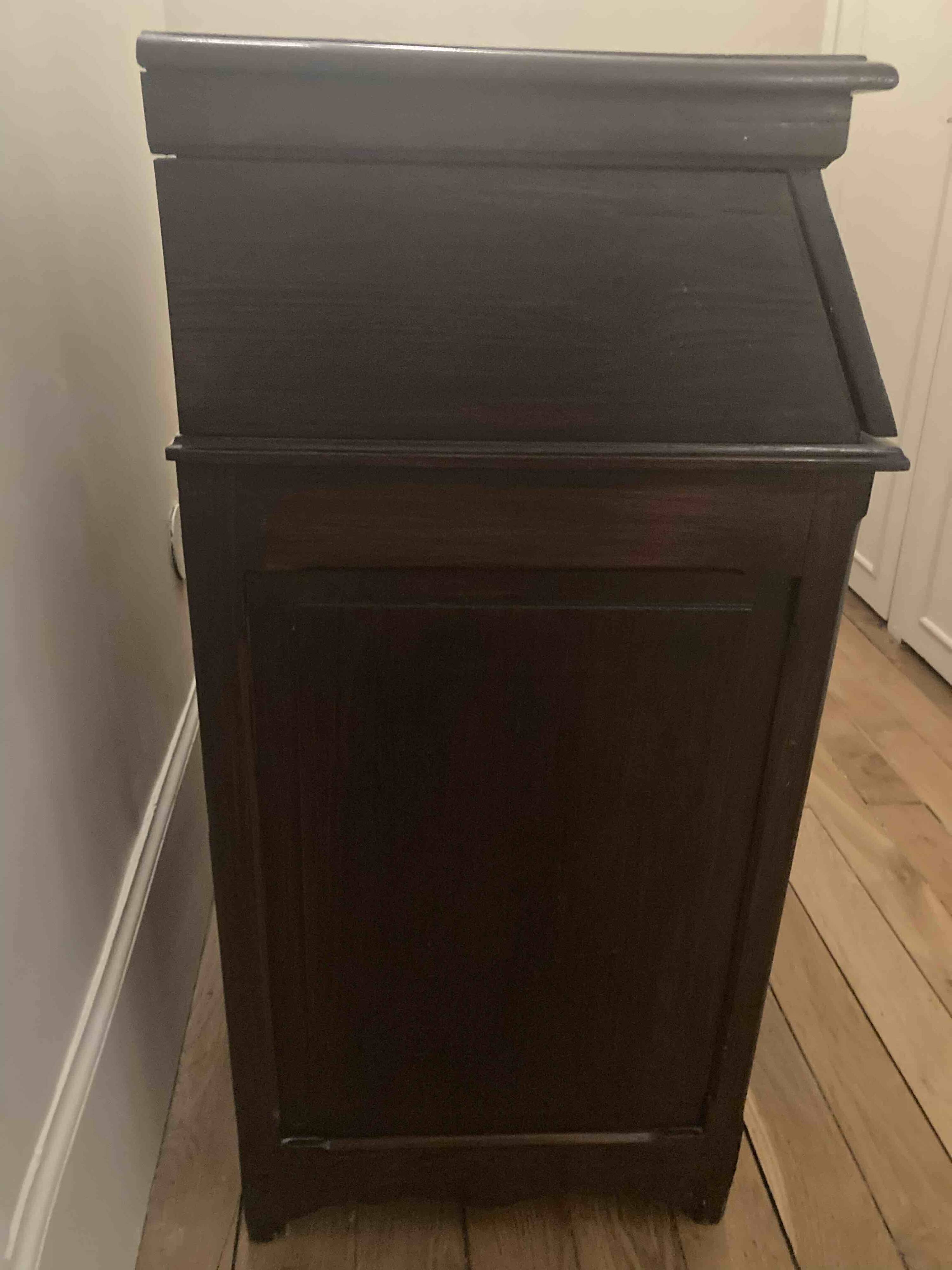 Commode de toilette de type "chemin de fer"