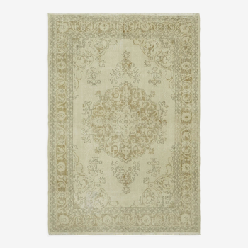 Hand-knotted anatolian vintage carpet  1970s 219 cm x 311 cm