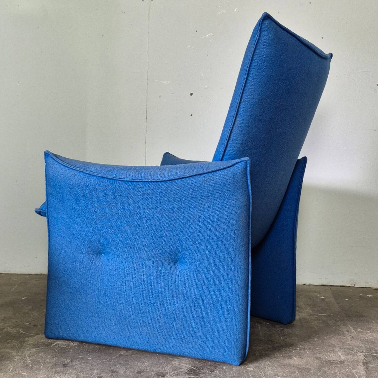 Space age design lounge chair in blue fabric, Netherlands 1960s
