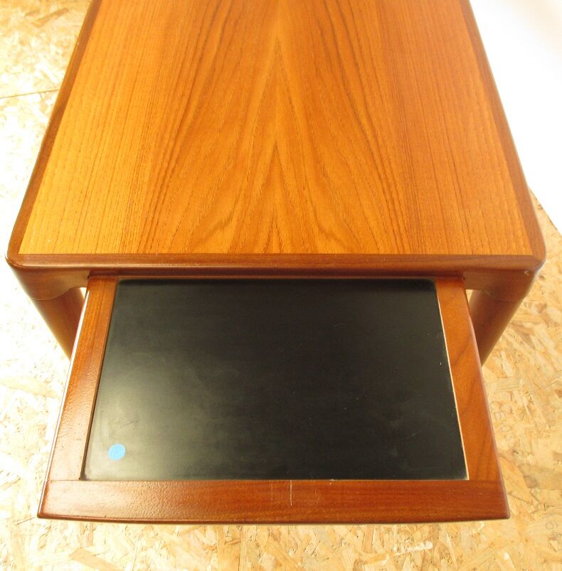 Long coffee table in teak