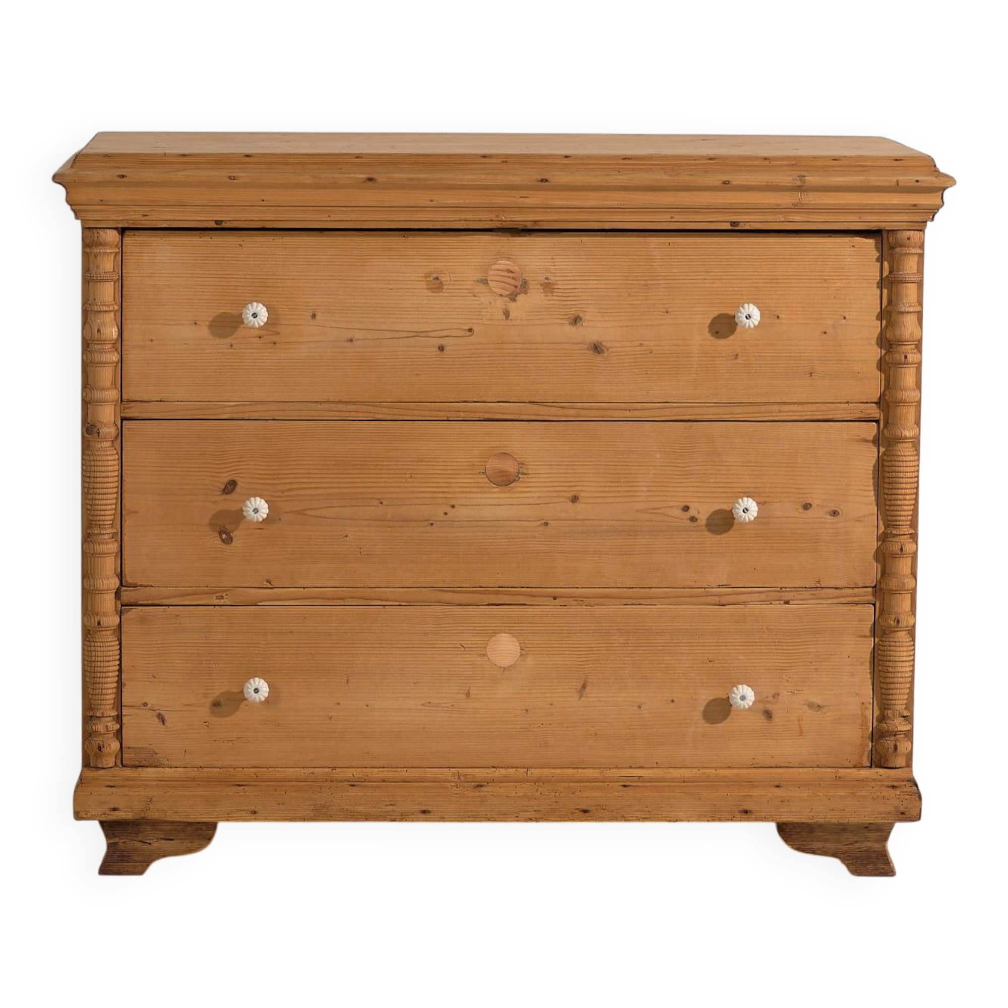 Antique bedroom chest of drawers (circa 1920)