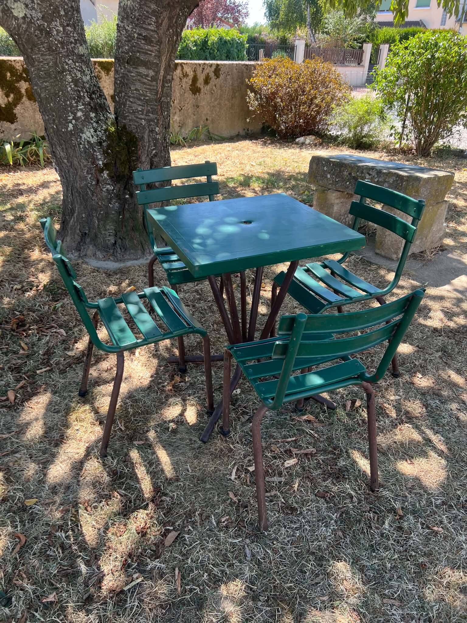 table et chaises bistrot