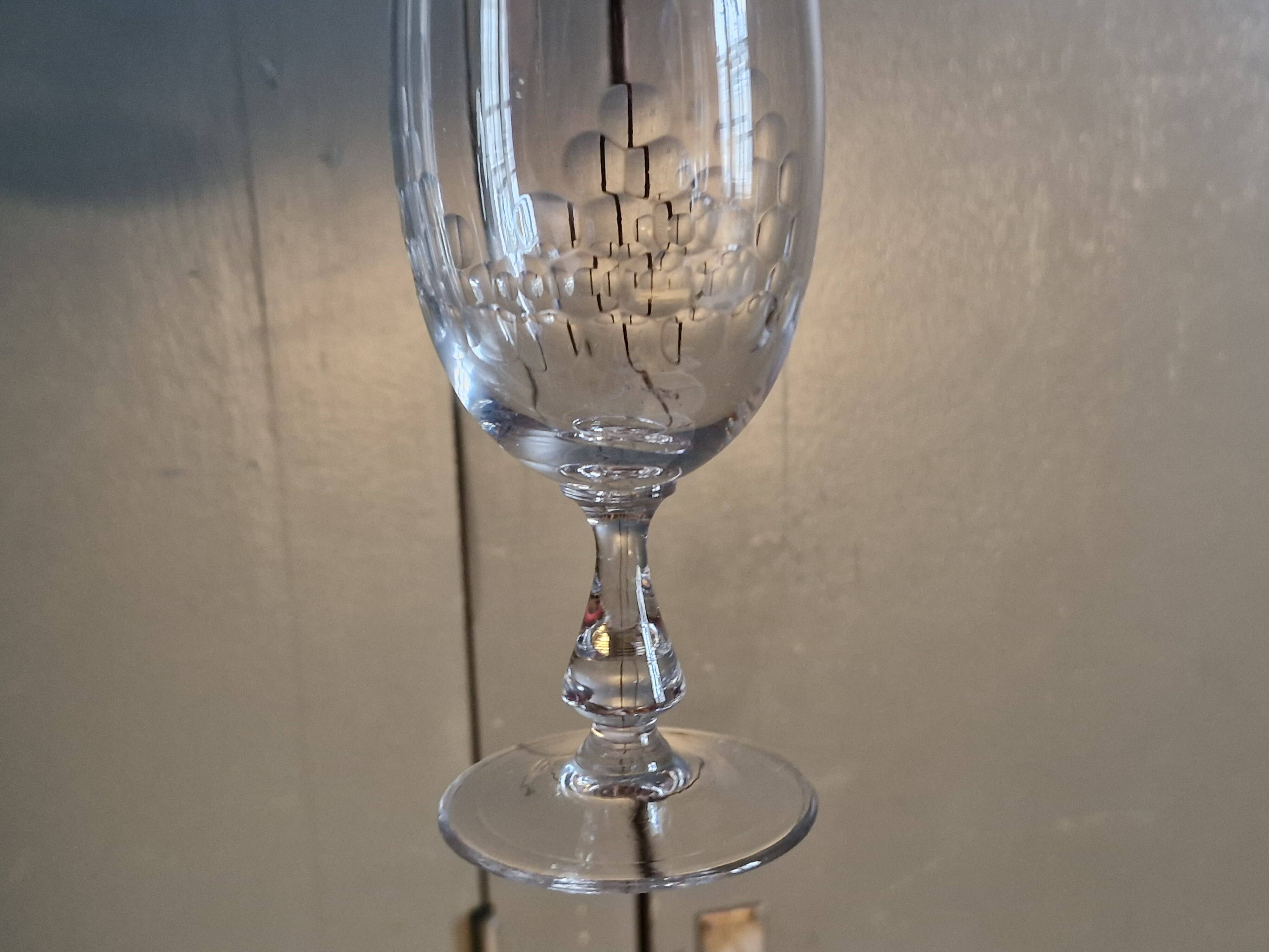 2 antique Baccarat crystal wine glasses, scale pattern, 20s/30s