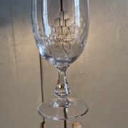 2 antique Baccarat crystal wine glasses, scale pattern, 20s/30s
