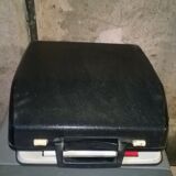 Machine à écrire, brunsviga, olivetti,  avec sa valise