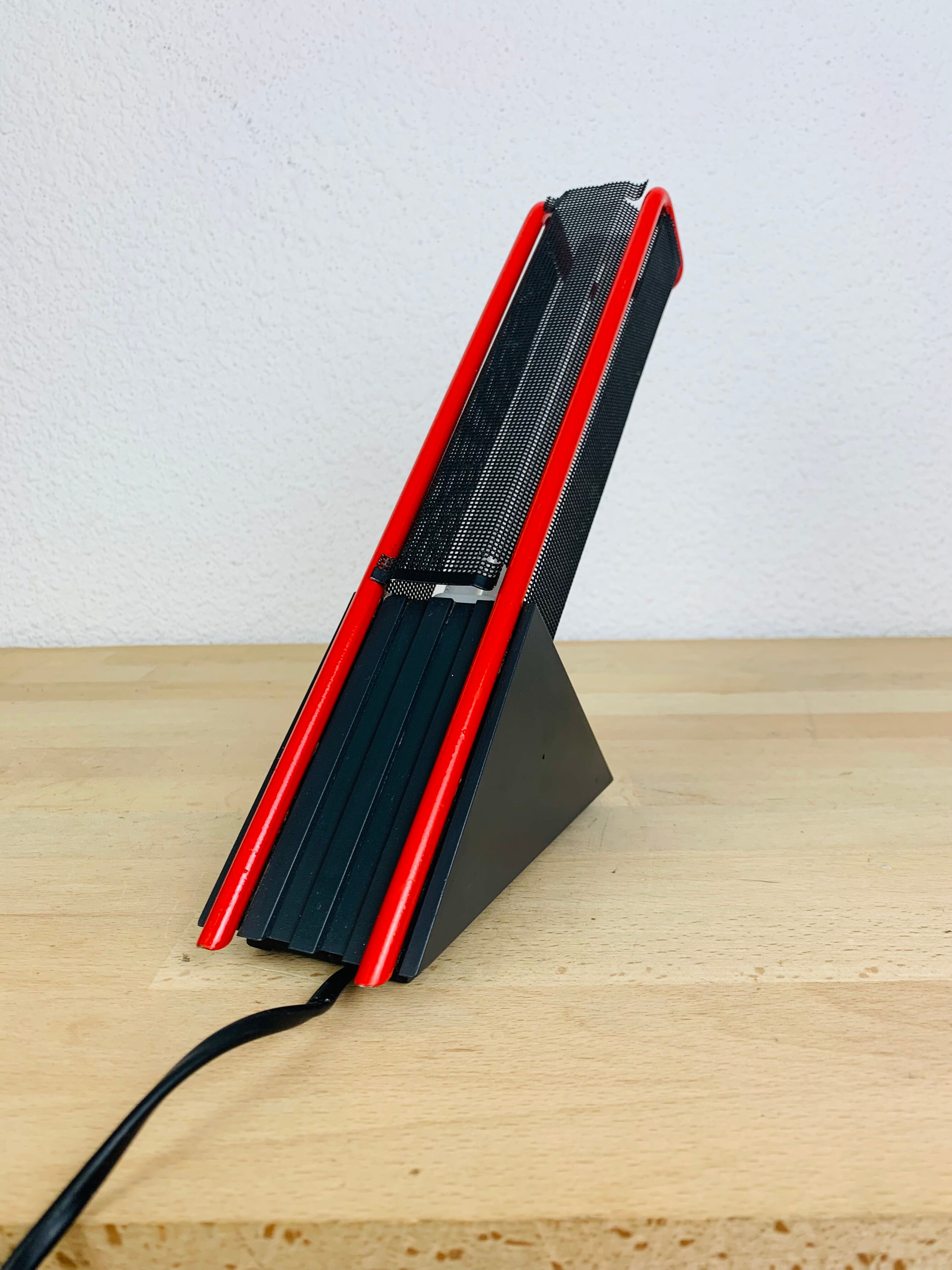 Philips 80s geometric red and black lamp